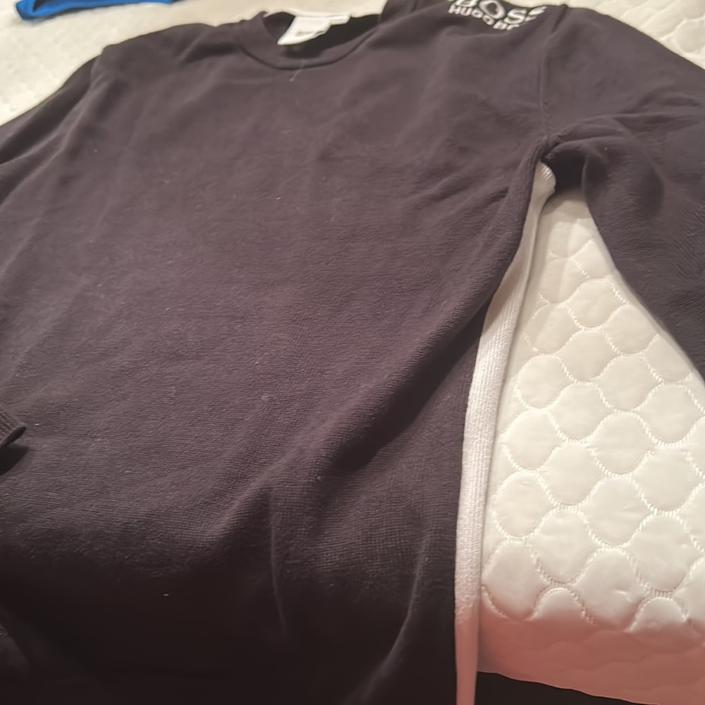 Hugo boss sweater - Picture 2 of 3